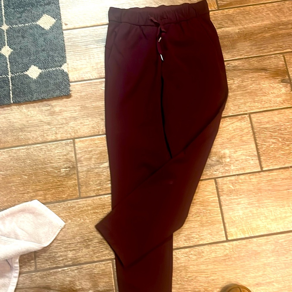 Lululemon mid rise stretch jogger size 4, very gently worn